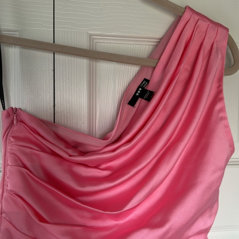 Elegant Pink One-Shoulder Dress - Picture 3 of 3